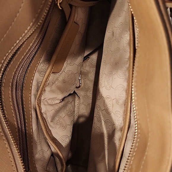 Michael kors purse - Picture 4 of 6